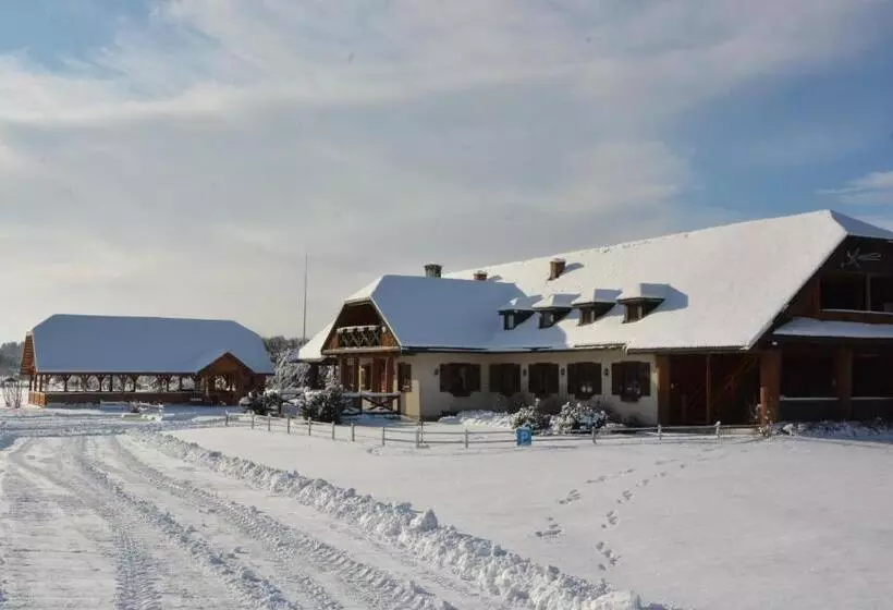 Hotelli Dworek Pod Wiechą