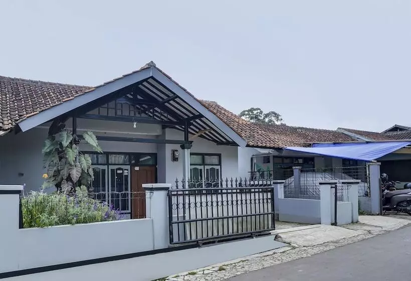 ホテル Oyo Homes 91011 Eco Tourism Desa Cibodas Areng 1 Syariah