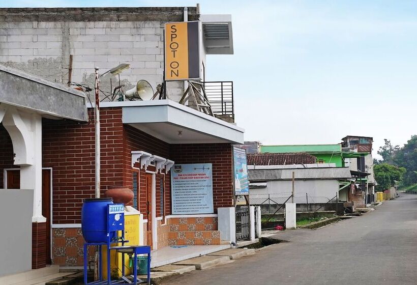 Otel Oyo Homes 91011 Eco Tourism Desa Cibodas Areng 1 Syariah