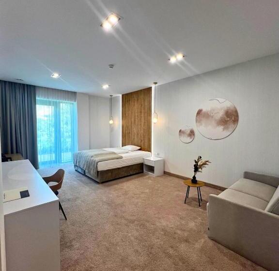 酒店 & Restauracja Nad Sandelą