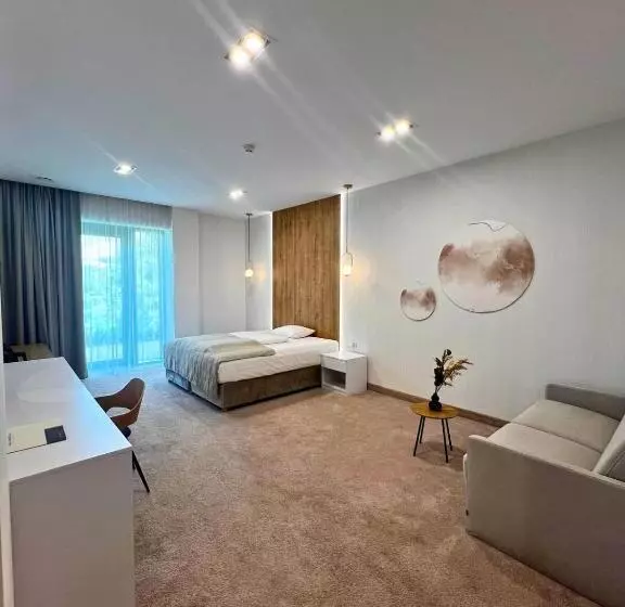 Hotelli & Restauracja Nad Sandelą