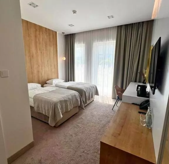 Hotelli & Restauracja Nad Sandelą