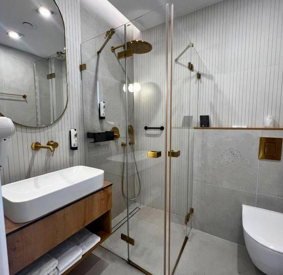 酒店 & Restauracja Nad Sandelą