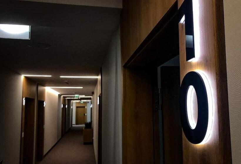 酒店 & Restauracja Nad Sandelą