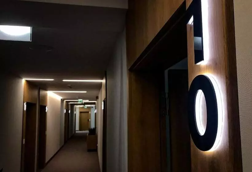 Hotelli & Restauracja Nad Sandelą