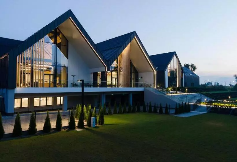 Hotelli & Restauracja Nad Sandelą