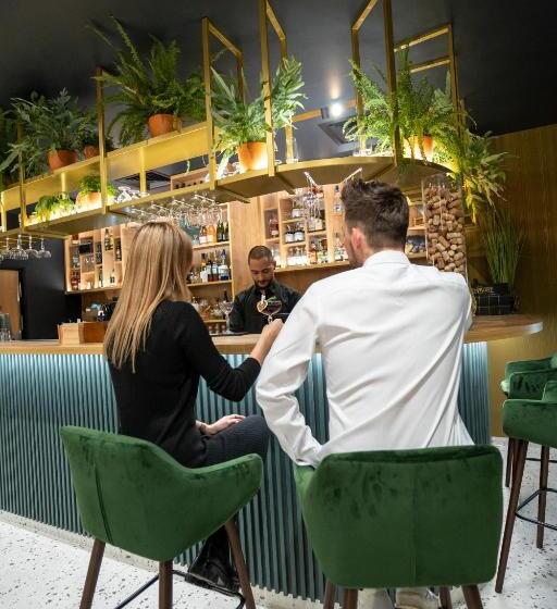 酒店 & Restauracja Nad Sandelą