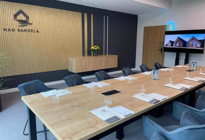 Hotelli & Restauracja Nad Sandelą
