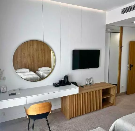 Hotelli & Restauracja Nad Sandelą