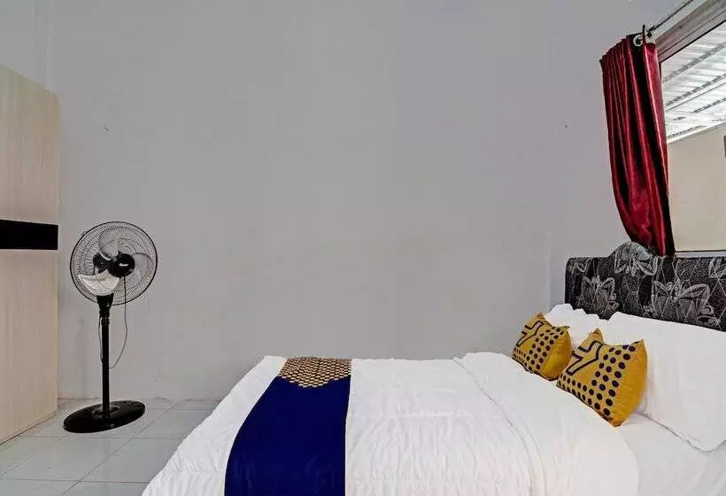 ホテル Spot On 91699 Homestay Hj Lela Syariah