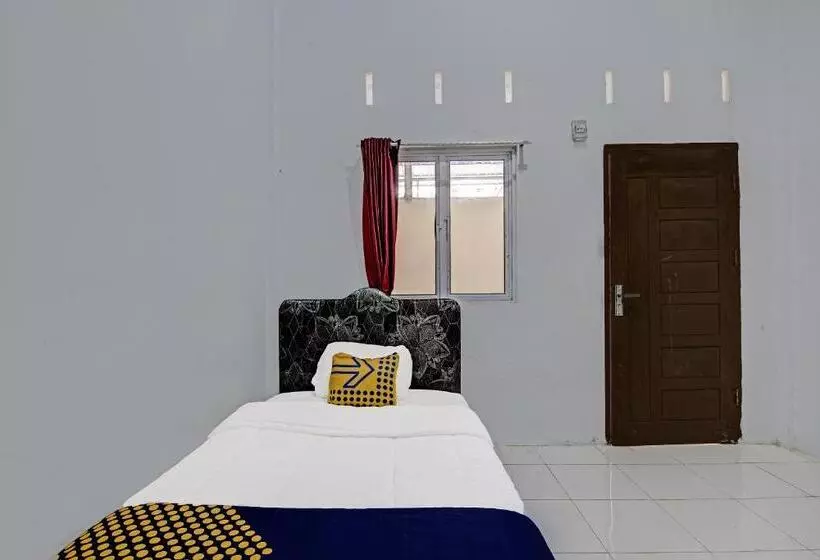 ホテル Spot On 91699 Homestay Hj Lela Syariah