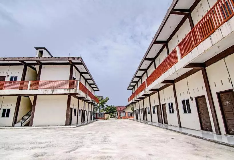 ホテル Spot On 91699 Homestay Hj Lela Syariah