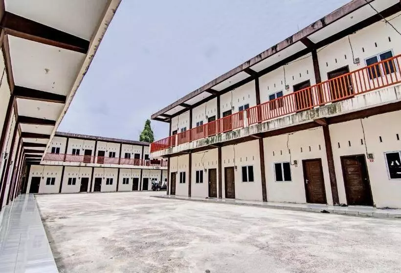 ホテル Spot On 91699 Homestay Hj Lela Syariah