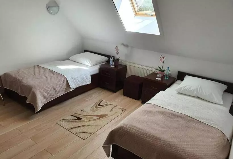 ユースホステル Gościniec Nad Narwią   Airport Modlin