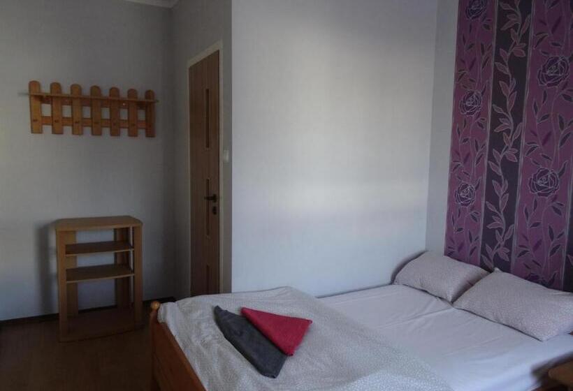 호스텔 Zajazd Pod Lipami