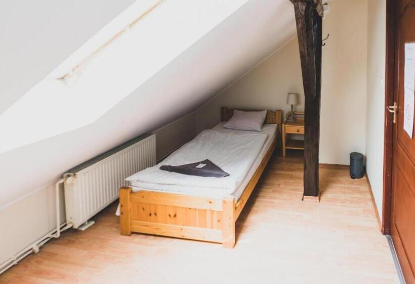 호스텔 Zajazd Pod Lipami