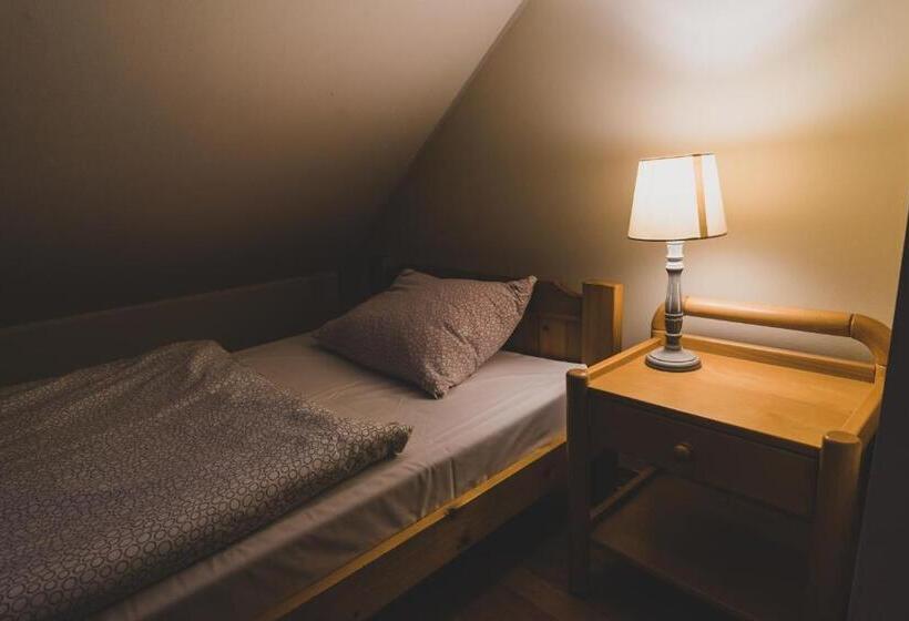 호스텔 Zajazd Pod Lipami