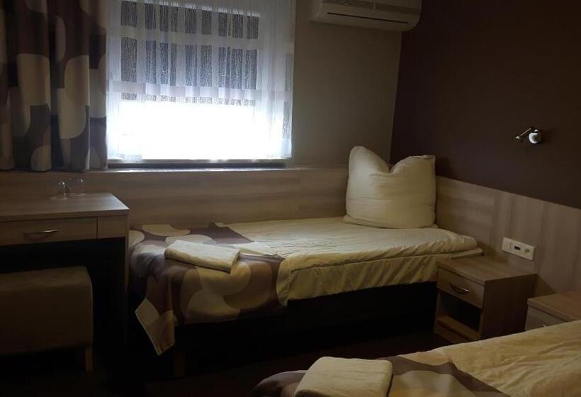 فندق صغير Zajazd Tytan