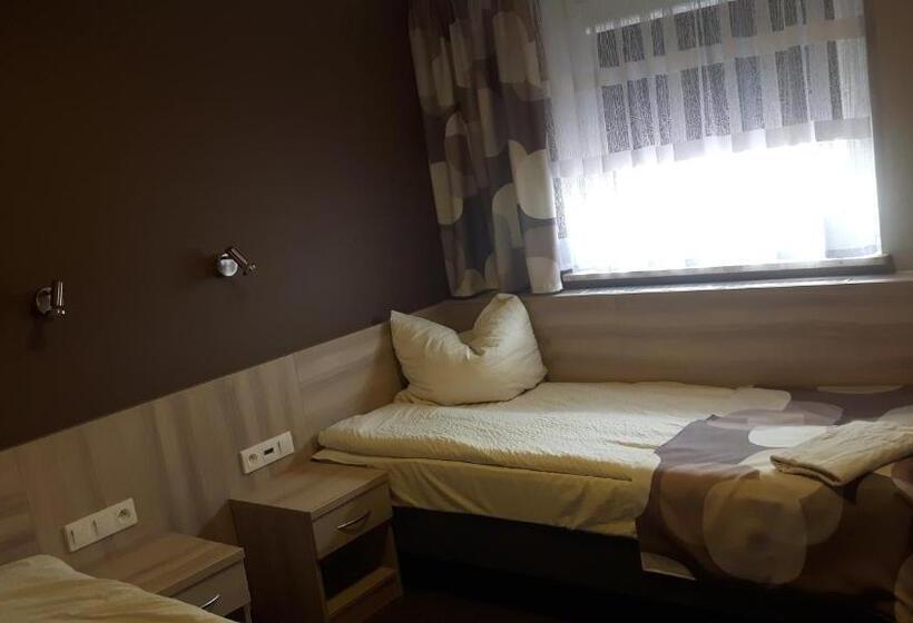 فندق صغير Zajazd Tytan