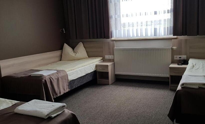 فندق صغير Zajazd Tytan