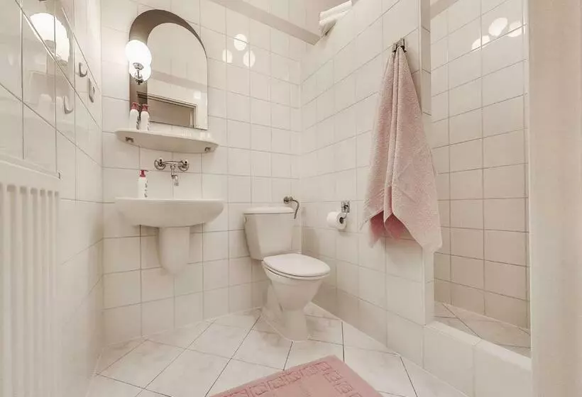 Aamiaismajoitus (B&B) Adler