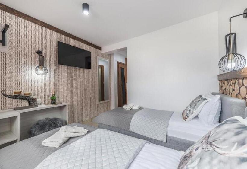 住宿加早餐  Biały Jeleń Z Basenem I Jacuzzi