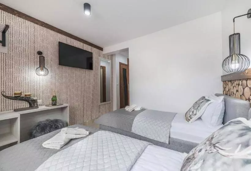 ベッドアンドブレックファースト Biały Jeleń Z Basenem I Jacuzzi