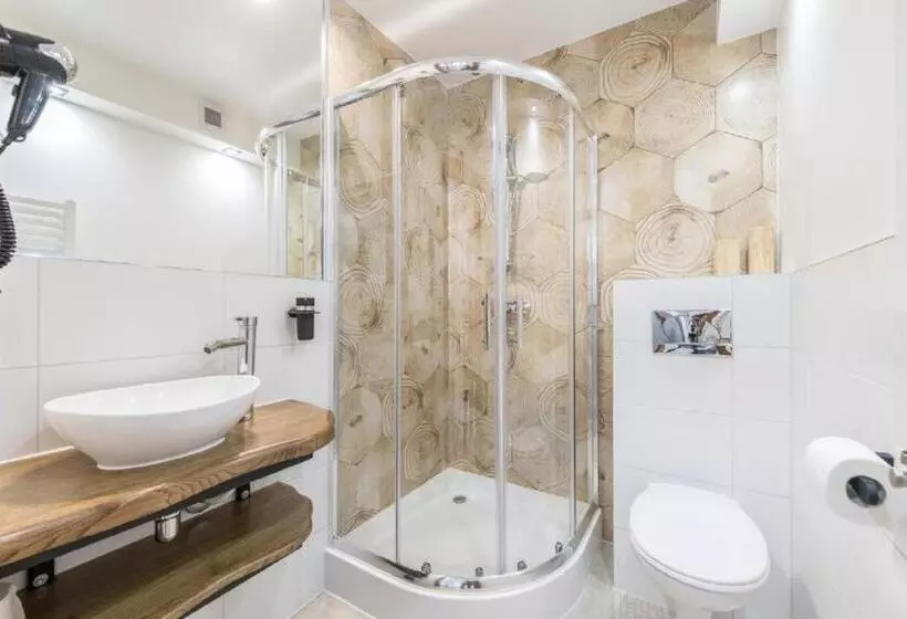 ベッドアンドブレックファースト Biały Jeleń Z Basenem I Jacuzzi