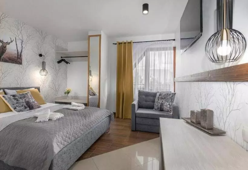 ベッドアンドブレックファースト Biały Jeleń Z Basenem I Jacuzzi