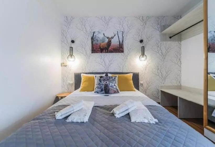 ベッドアンドブレックファースト Biały Jeleń Z Basenem I Jacuzzi