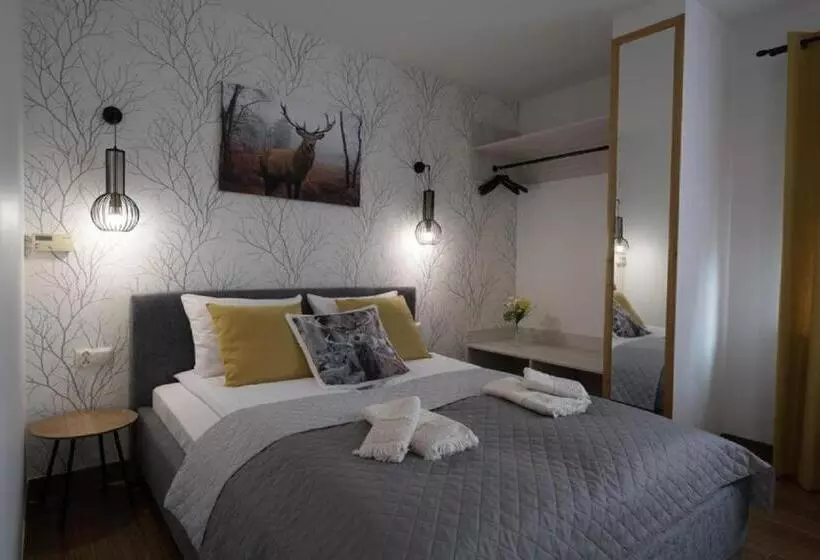 ベッドアンドブレックファースト Biały Jeleń Z Basenem I Jacuzzi