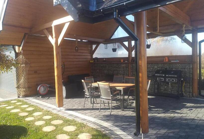 住宿加早餐  Biały Jeleń Z Basenem I Jacuzzi