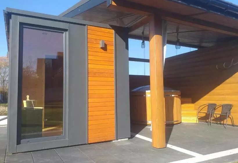 ベッドアンドブレックファースト Biały Jeleń Z Basenem I Jacuzzi