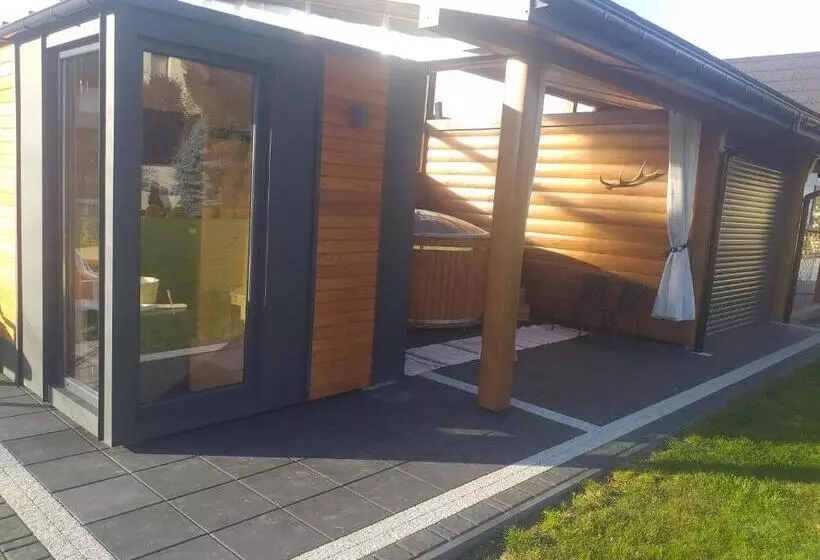 ベッドアンドブレックファースト Biały Jeleń Z Basenem I Jacuzzi