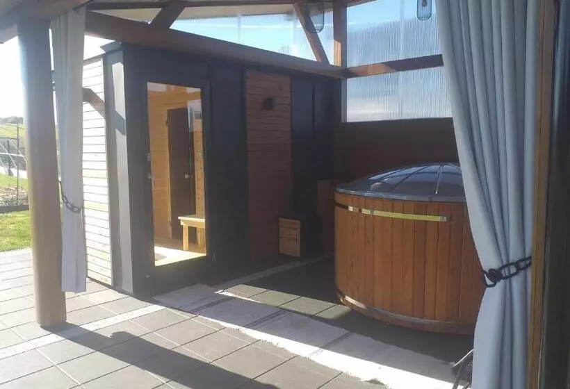 ベッドアンドブレックファースト Biały Jeleń Z Basenem I Jacuzzi