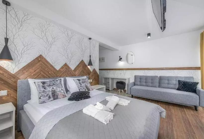 ベッドアンドブレックファースト Biały Jeleń Z Basenem I Jacuzzi