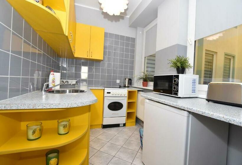 Dukes Aparthostel   Pokoje Prywatne, Rynek