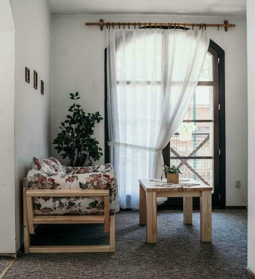 Międzynarodowe Schronisko Młodzieżowe Ptsm Szarotka