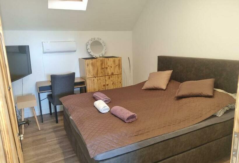 Пансион Black Horse Apartament’s