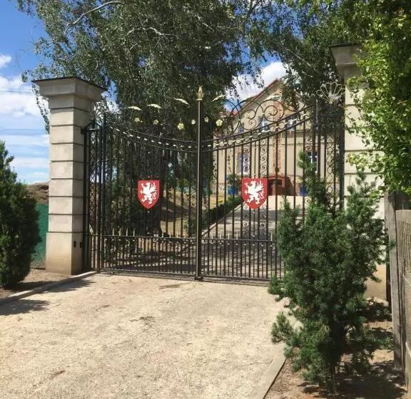 Majatalo Palac Osowo Gostynskie