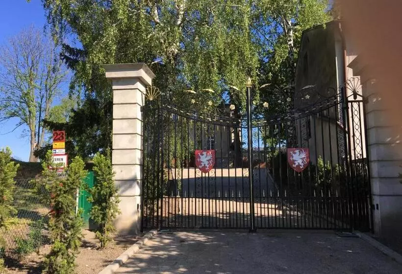 Majatalo Palac Osowo Gostynskie