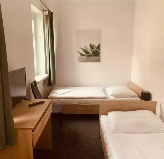 Retkeilymaja Pokoje Goscinne Atena