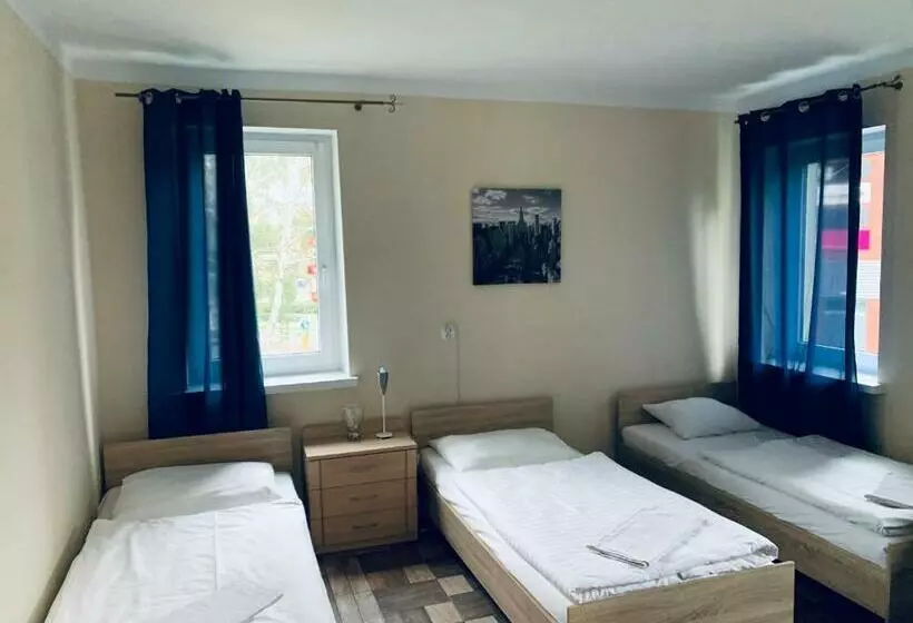 Retkeilymaja Pokoje Goscinne Atena