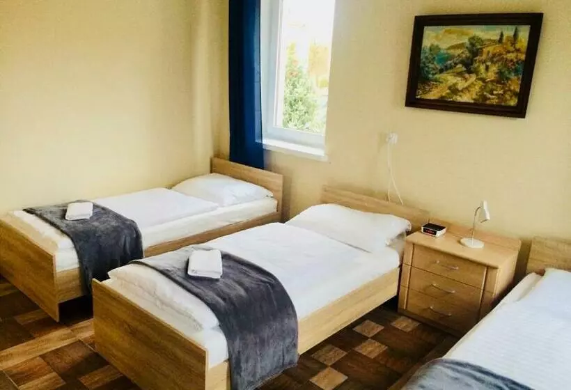 Retkeilymaja Pokoje Goscinne Atena