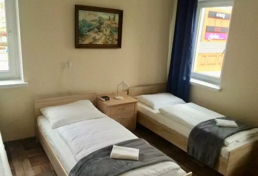 Retkeilymaja Pokoje Goscinne Atena