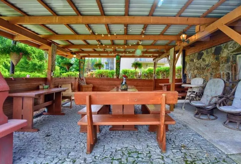 Aamiaismajoitus (B&B) Pod Akacjami