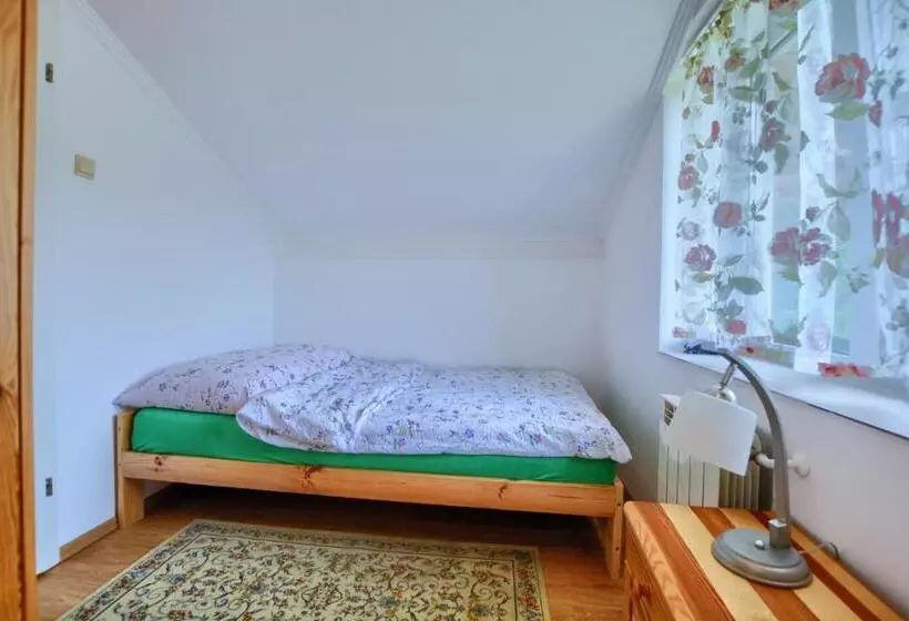 Aamiaismajoitus (B&B) Pod Akacjami