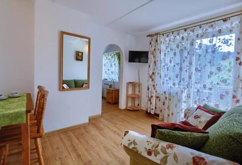 Aamiaismajoitus (B&B) Pod Akacjami