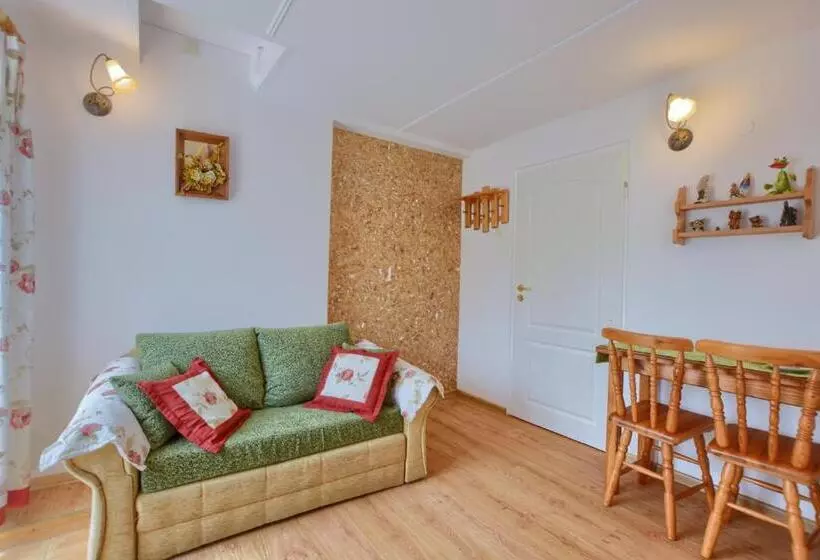 Aamiaismajoitus (B&B) Pod Akacjami