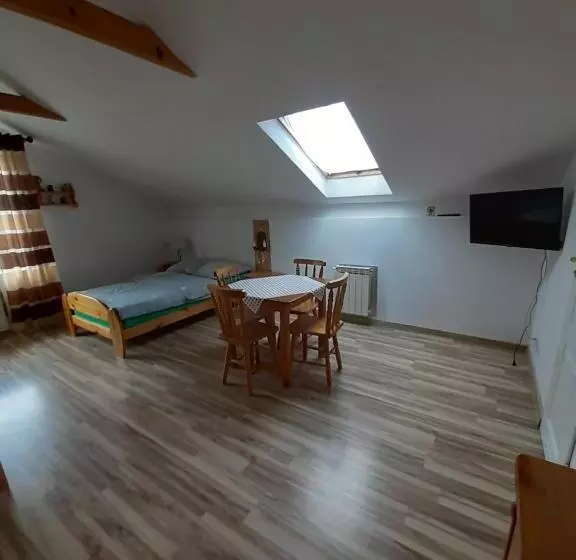 Aamiaismajoitus (B&B) Pod Akacjami